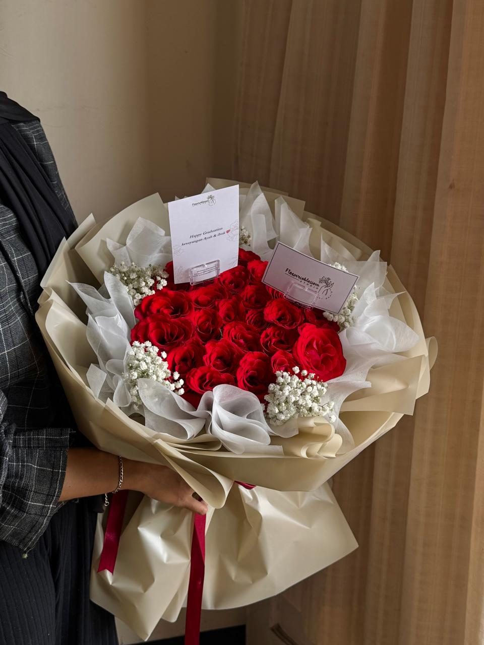 Round Bouquet Roses view 7