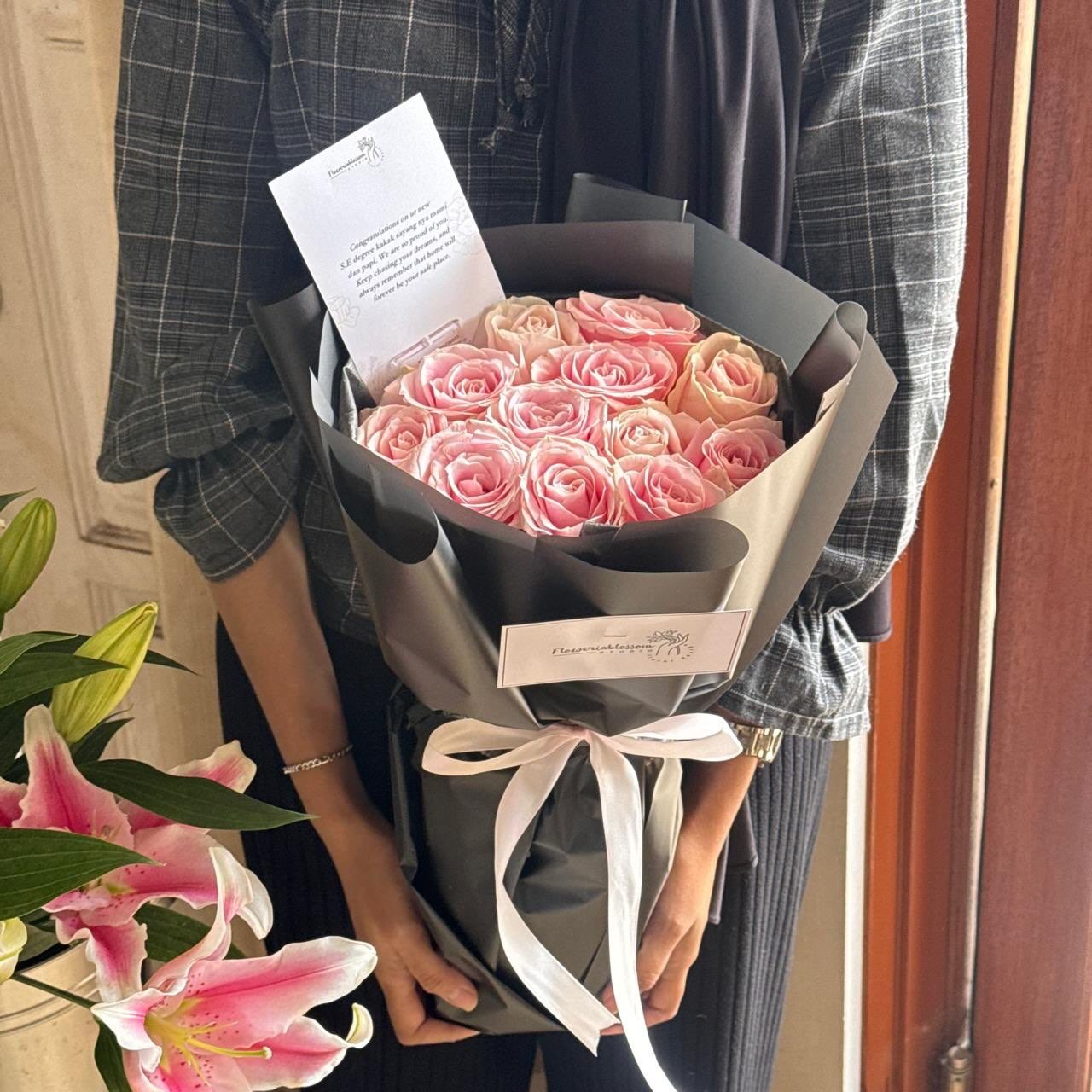 12-stem Round Rose Bouquet bouquet