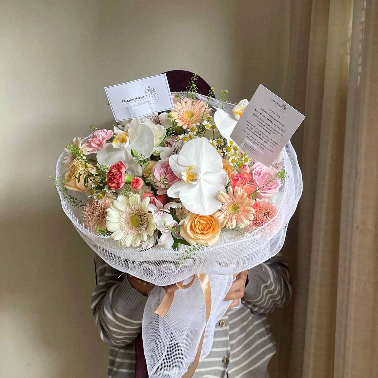 Bouquet round mix orchid bouquet