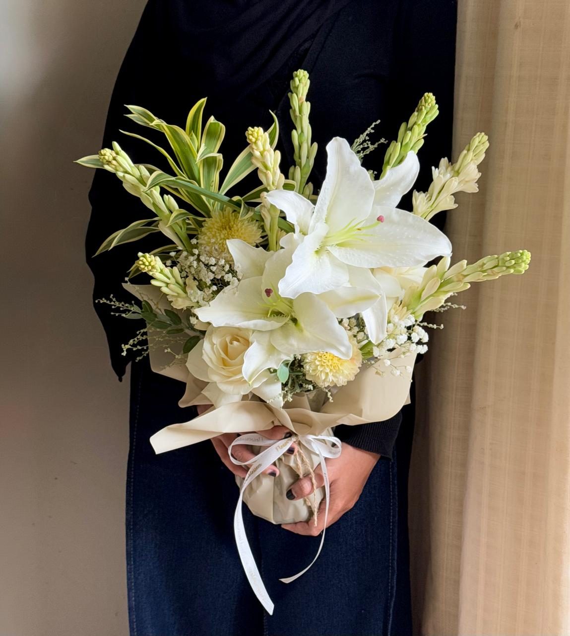 Fitri - Flower Vase bouquet
