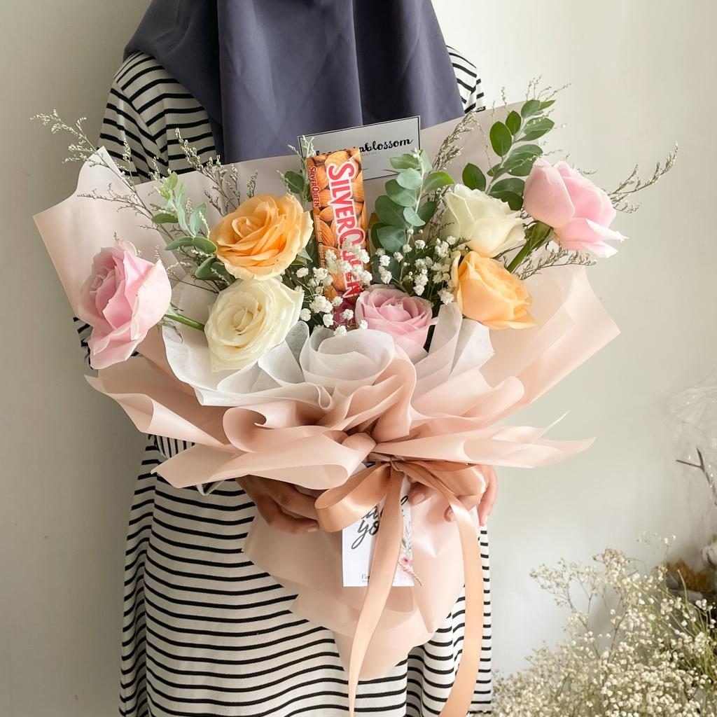 Hyacinth (chocolate included) bouquet