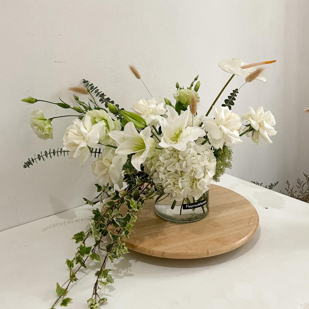Kamilah Vase bouquet