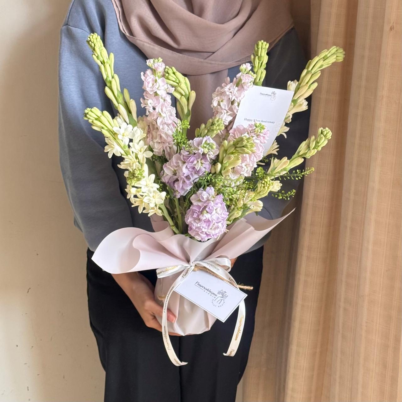 Laksmi Vas (Sedapmalam-Mathiola) bouquet