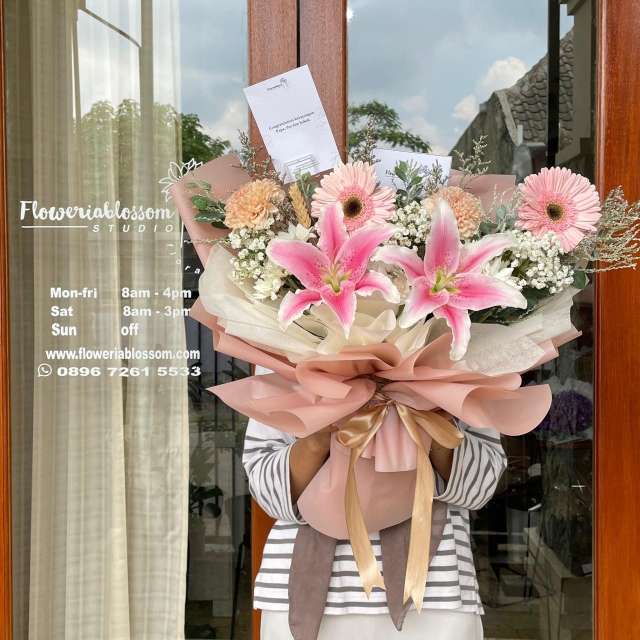 Lunaaa bouquet