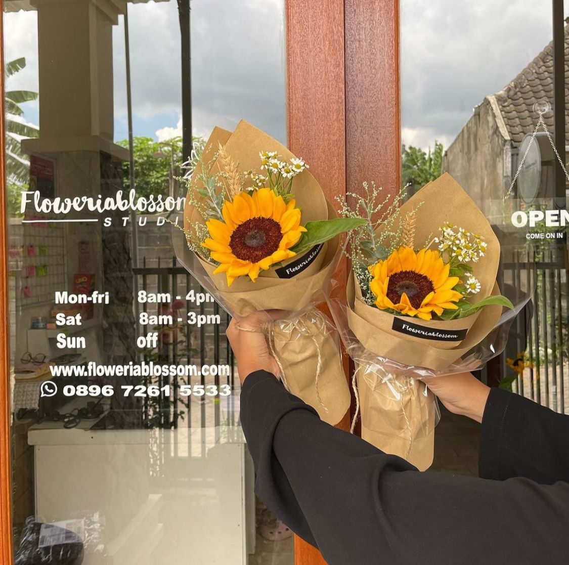 Simple sunflower (1 stem) bouquet