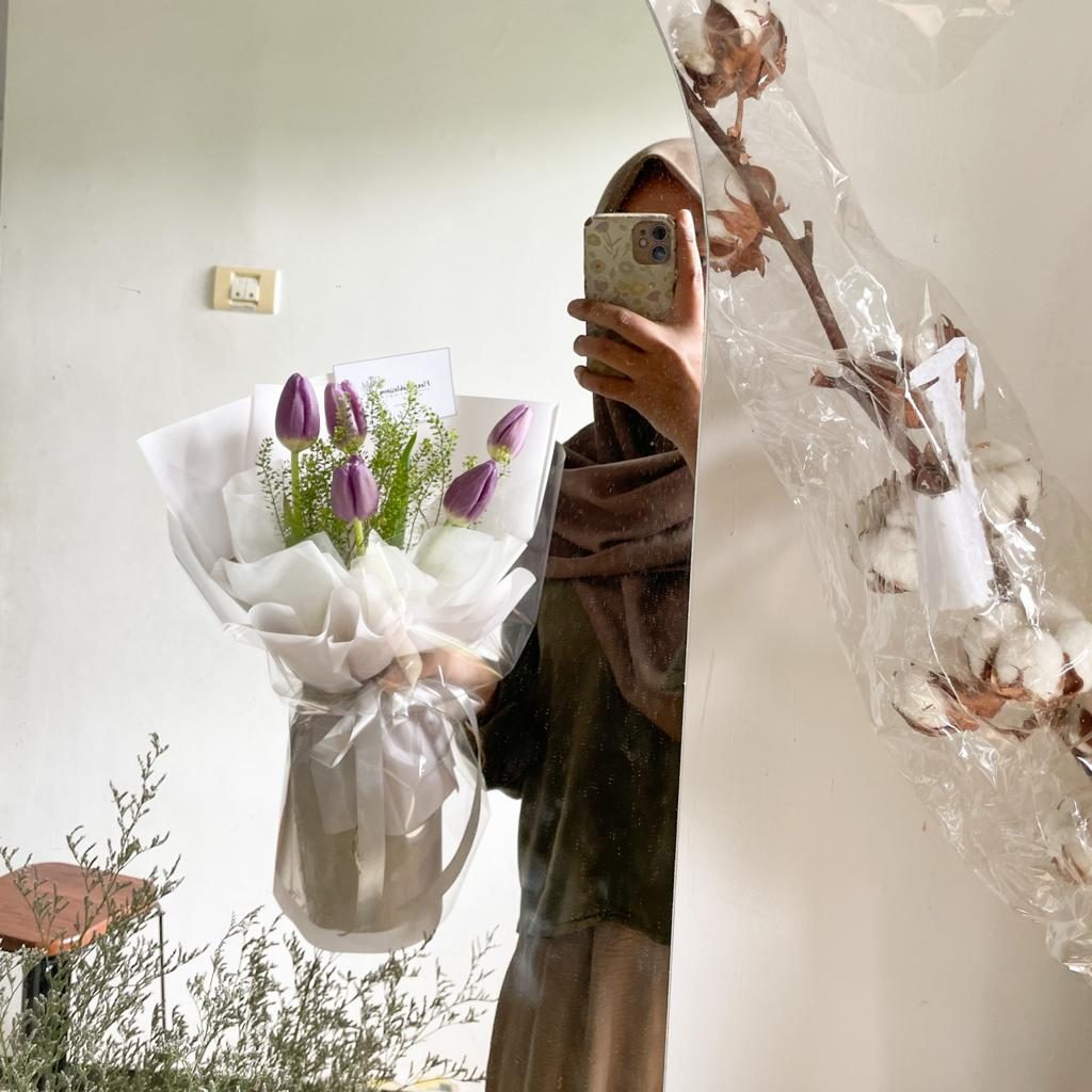 5 stems of tulip (with filler) bouquet