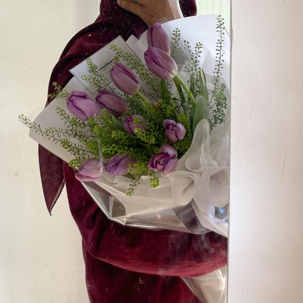10 stems of tulip (with filler) bouquet